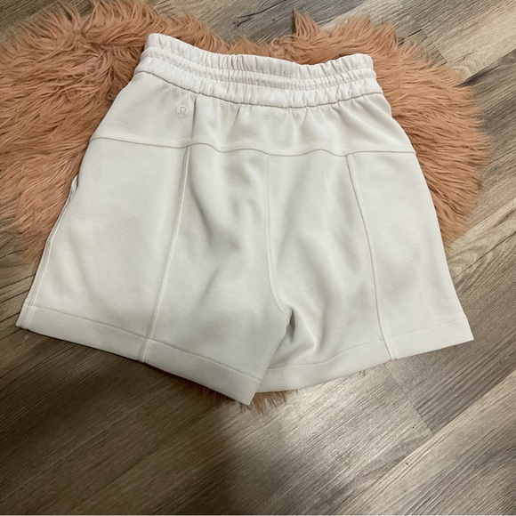 Lululemon Softstreme High-Rise Short Bone Size 0 - Picture 8 of 12